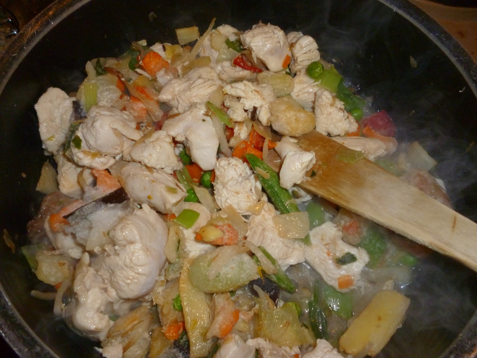 Madhouse Family Reviews Blue Dragon Chow Mein Stir Fry Sauce review