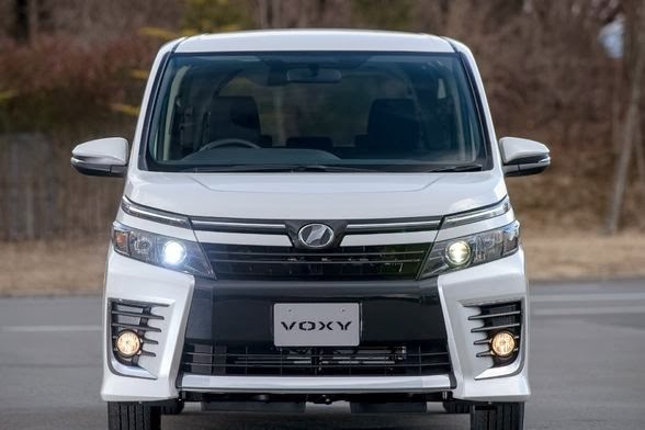 Toyota Voxy 2014 - Motor Lovers