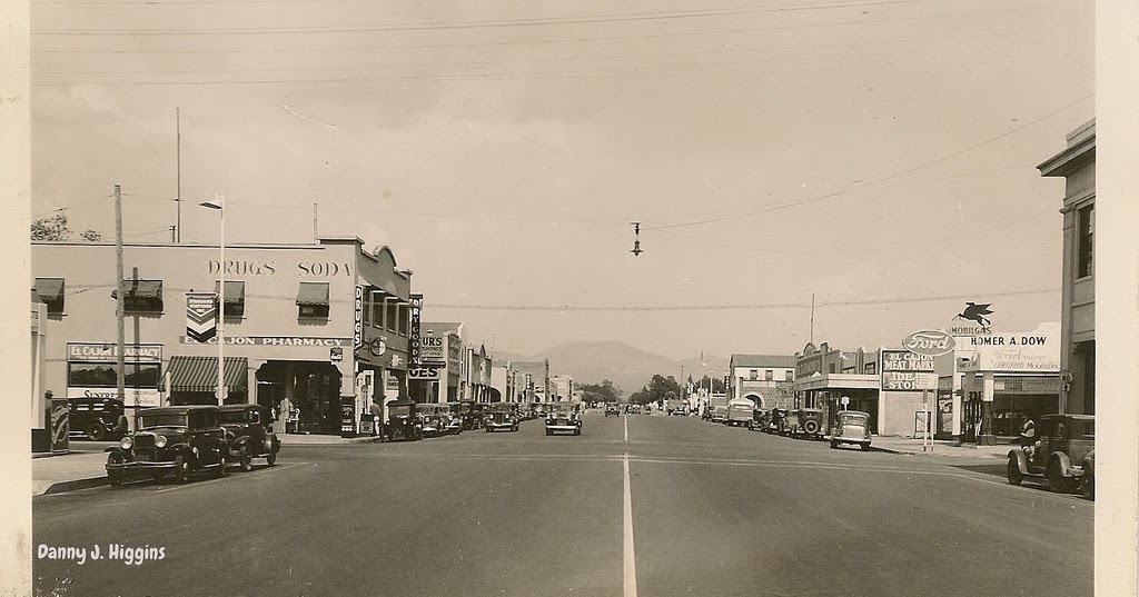 Street scene in El Cajon, California, ca. 1930s vintage everyday