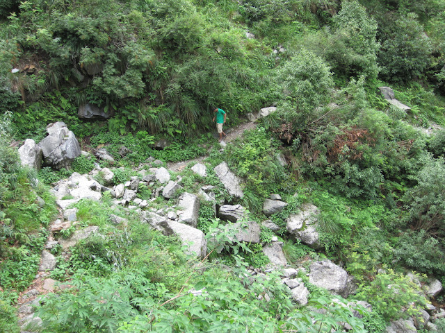 trek to himalyan waterfall