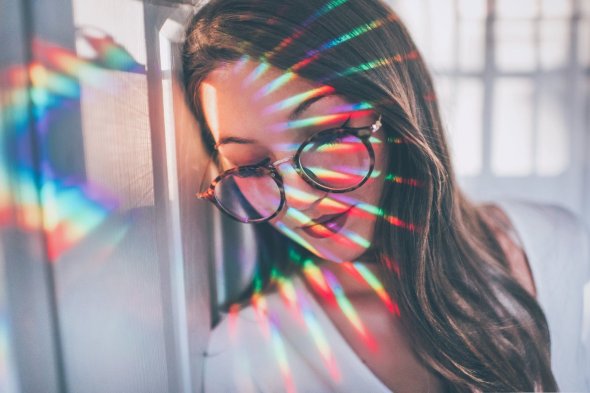 Luzes e cores na fotografia artística e romântica de Brandon Woelfel Brandon Woelfel arte fotografia artística romântica cores luzes urbanas contos de fada hipster mulheres óculos modelos
