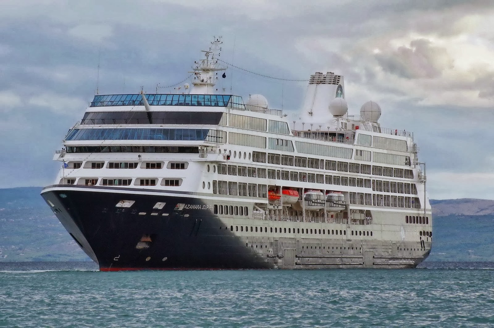 Ships in Split Azamara Journey (cruise ship, 2000) IMO 9200940