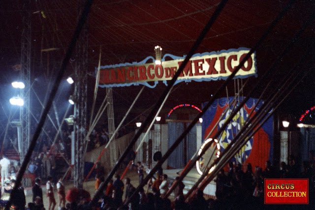 Rideaux et entrées des artistes du Circo Nacional de Mexico  1971 famille Togni