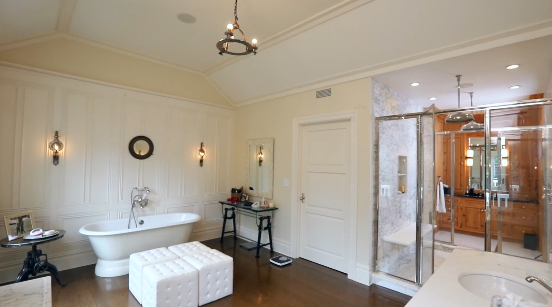 Tour 50 Middle Ln, East Hampton, NY vs. 29 Interior Design Photos
