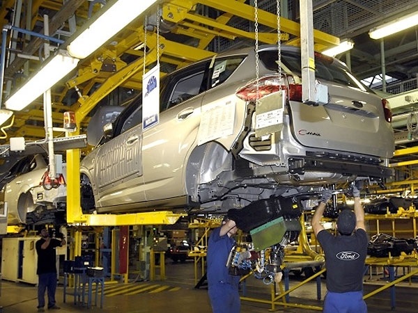 Ford reduce en un 70% las lesiones en la línea de producción