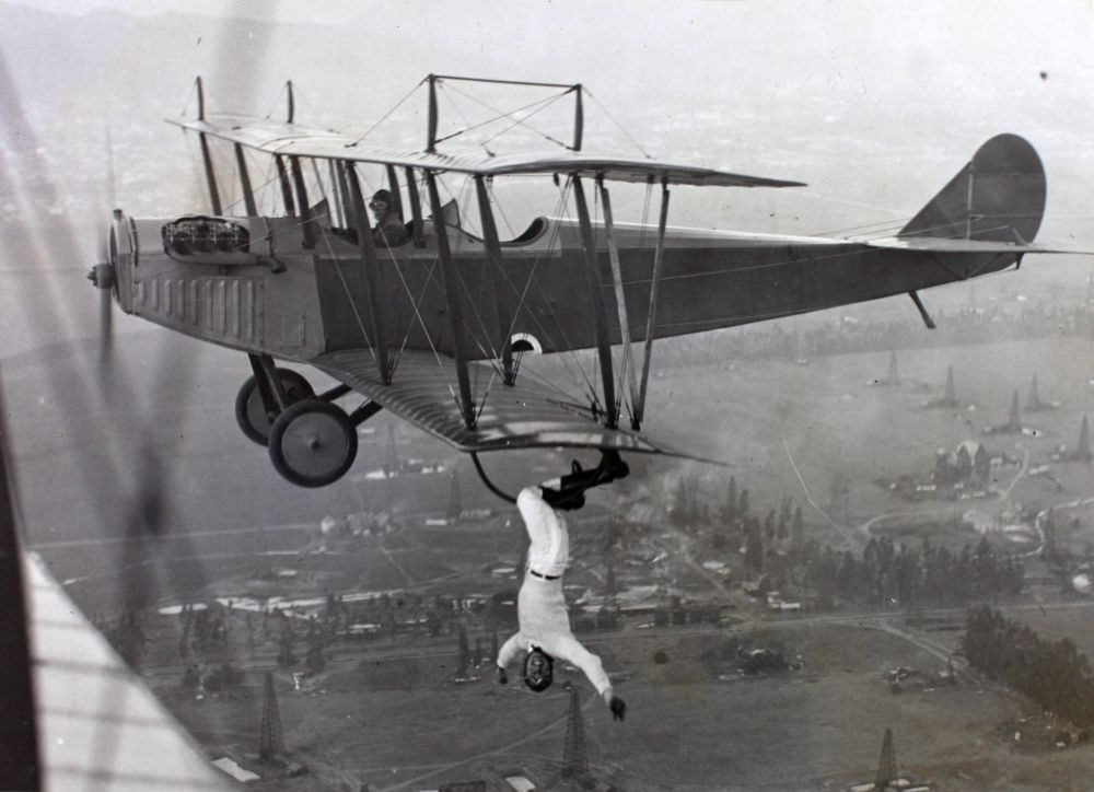 Amazing Photos of Wally Timm Performing As a WingWalker in 1920