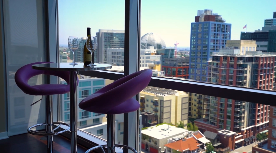 20 Interior Design Photos vs. 800 The Mark Ln #707, San Diego Luxury Condo Tour