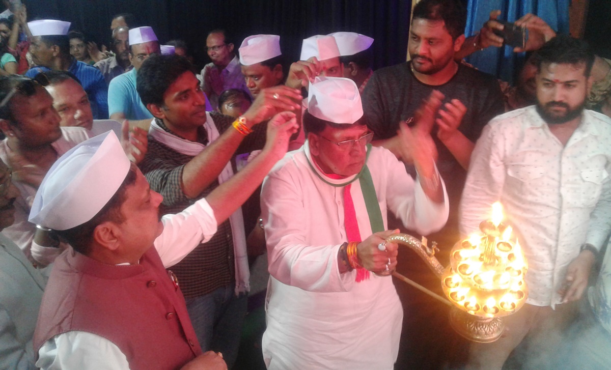 वरिष्ठ समाजसेवी बृजेन्द्र चून्नू शर्मा एवं राजवाड़ा मित्र मंडल ने की झाबुआ के राजा की महाआरती Jhabua News-वरिष्ठ समाजसेवी बृजेन्द्र चून्नू शर्मा एवं राजवाड़ा मित्र मंडल ने की झाबुआ के राजा की महाआरती