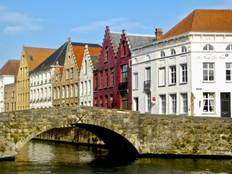 There's a reason Bruges is called "The Venice Of The North." #belgium | Ms. Toody Goo Shoes