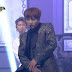 Jungkook aparece com pequeno corte na mão em apresentação no 'Music Bank'