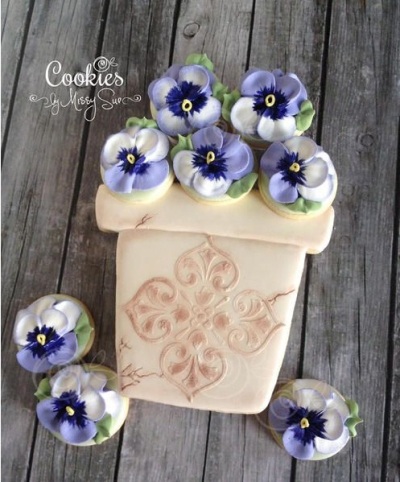 Pansies in a Beautiful Flower Pot Cookies Pansies in a Beautiful Flower Pot Cookies