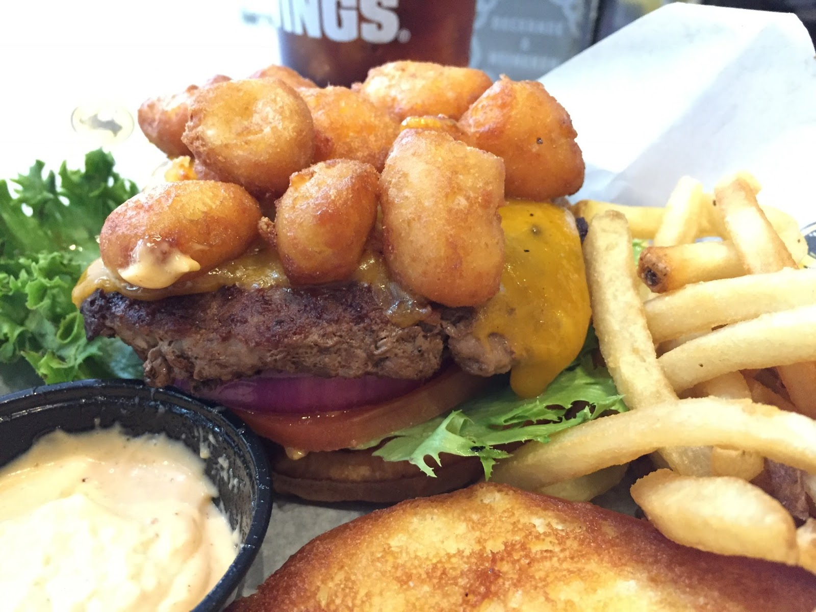 Cheese Curd Bacon Burger From Buffalo Wild Wings / バッファローワイルドウィングスのチーズ