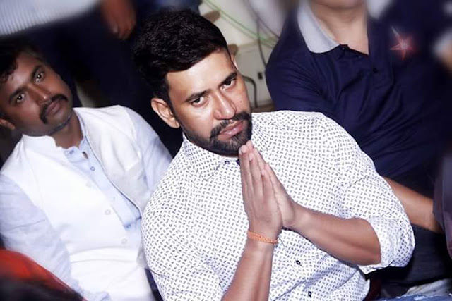 Dinesh Lal Yadav 'Nirahua' at the Patna Junction Bhojpuri Movie Muhurat Dinesh Lal Yadav 'Nirahua' at the Patna Junction Bhojpuri Movie Muhurat