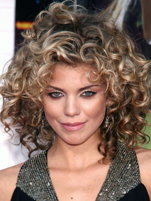 anotherallergymom: Annalynne McCord medium long curly hairstyle