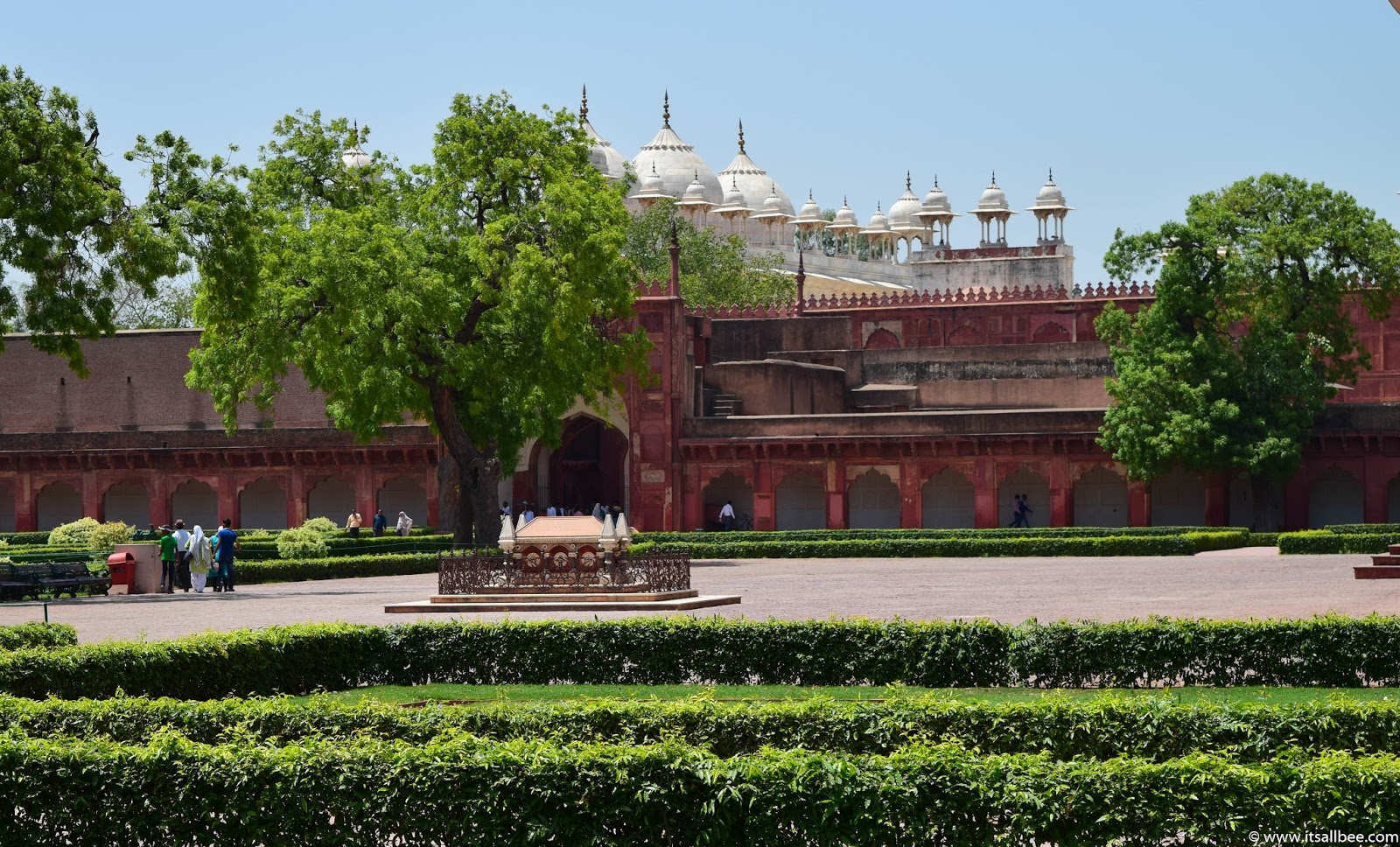 Visiting The Agra Fort - Photo by Bianca Malata - www.itsallbee.com Visiting The Agra Fort - Photo by Bianca Malata - www.itsallbee.com