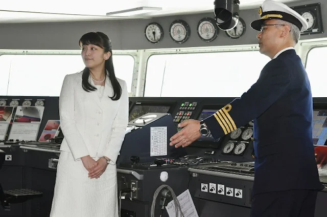 Princess Mako of Akishino visited the research vessel “Kaimei” (enlightened) which is currently docked at the Ariake Pier in Tokyo harbour. Imperial Highness Princess Kako of Akishino. New Dress, Spring Summer dress