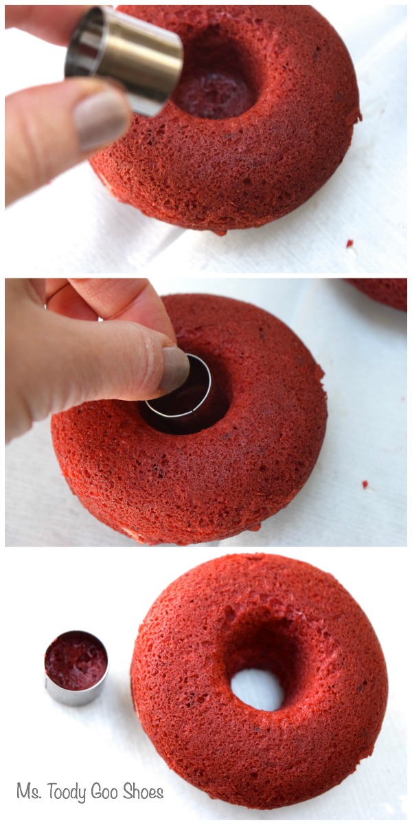 Don't know how to make baked donuts? Here are some tips on how to make perfect baked donuts every time. | Ms. Toody Goo Shoes #bakeddonuts