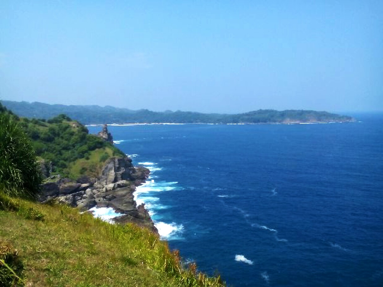 Pesona Pantai Bukit Pengilon di Balong, Gunungkidul Pesona Pantai Bukit Pengilon di Balong, Gunungkidul