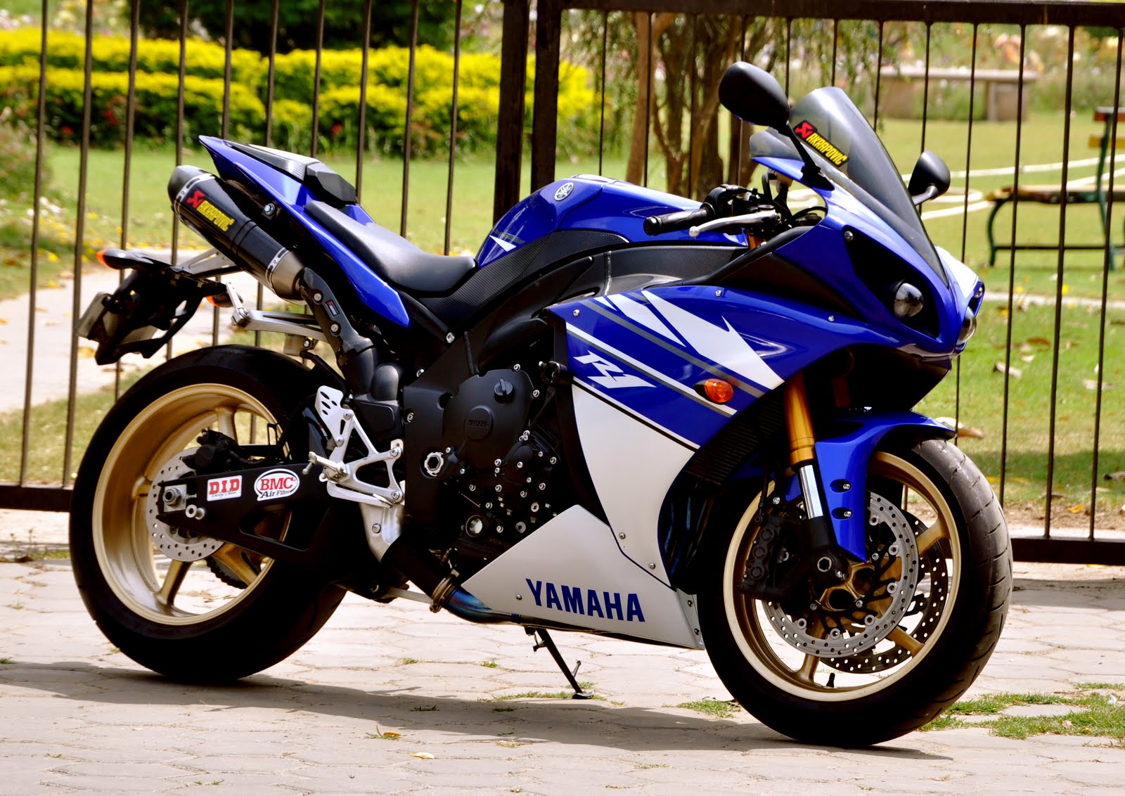 Ямаха сколько лошадей. Yamaha YZF-r1. Yamaha r1 2010. Yamaha r1 1996. Yamaha YZF r1 2008.