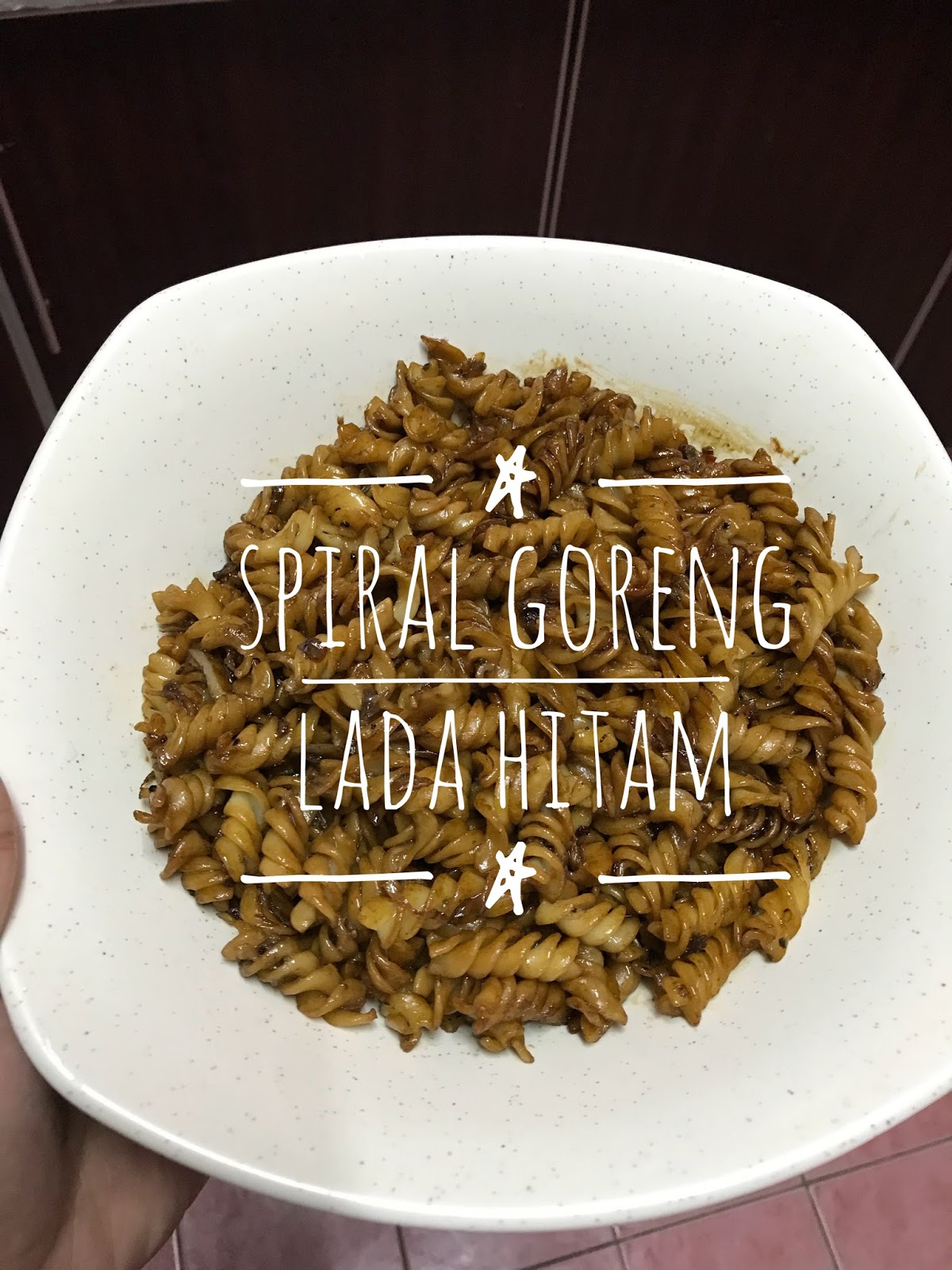 pasta-spiral-goreng-lada-hitam
