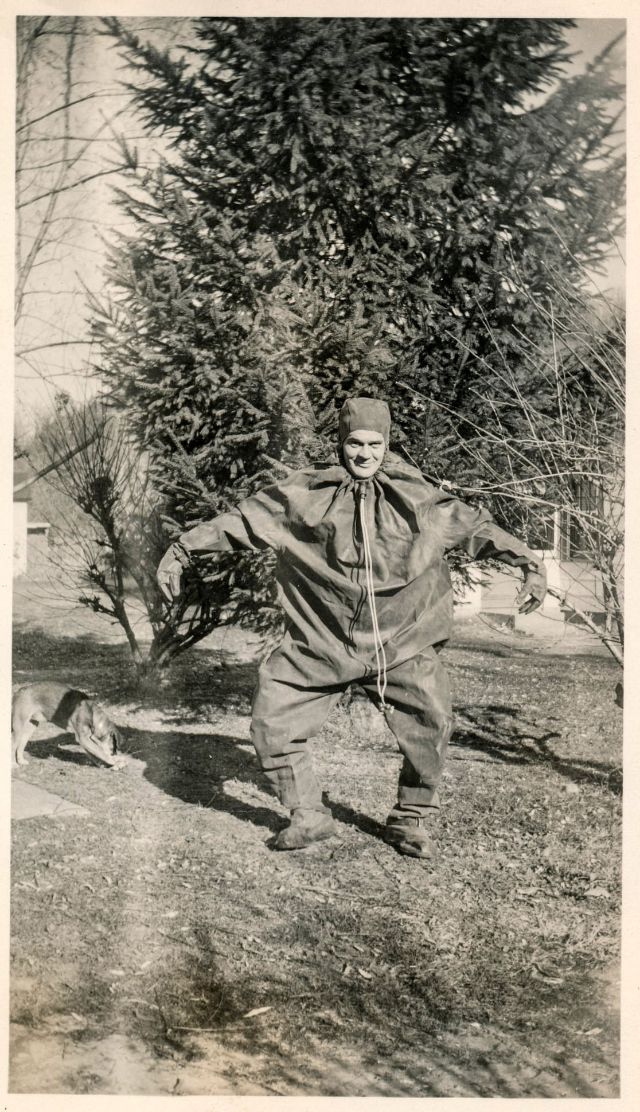 42 Vintage Snapshots of Freaky Halloween Costumes That Give You a