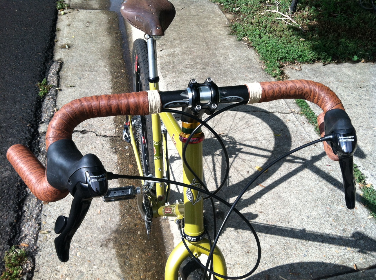 Two Wheels Six Strings Salsa Fargo Build