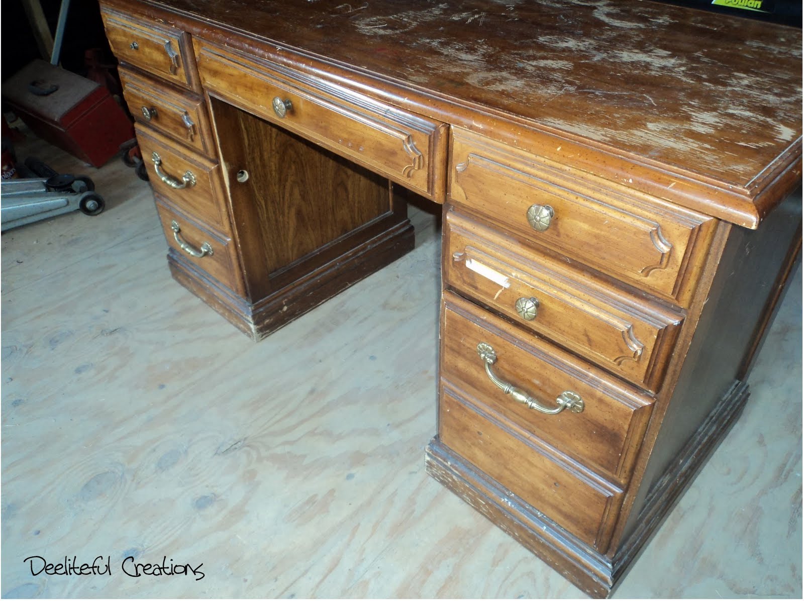 Deeliteful Creations: First Desk Makeover!