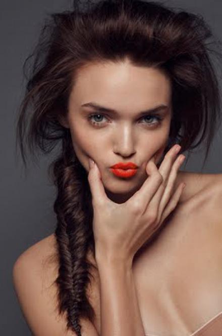 Chignon bas facile à faire soi même pour cheveux mi long