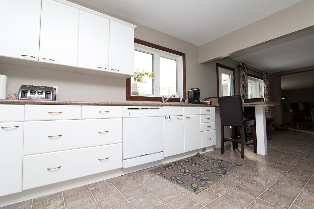 ROYAL LEPAGE Carman home! 21138 Road 28N Roland