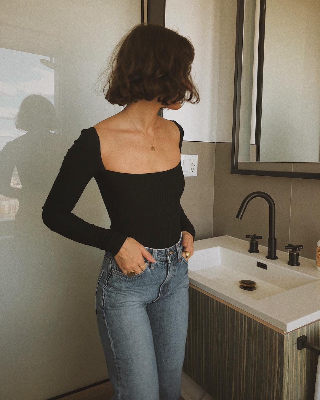 25 Best Square Neckline Tops for Summer — @alyssainthecity Instagram Outfit Idea Black Square Bodysuit and Jeans