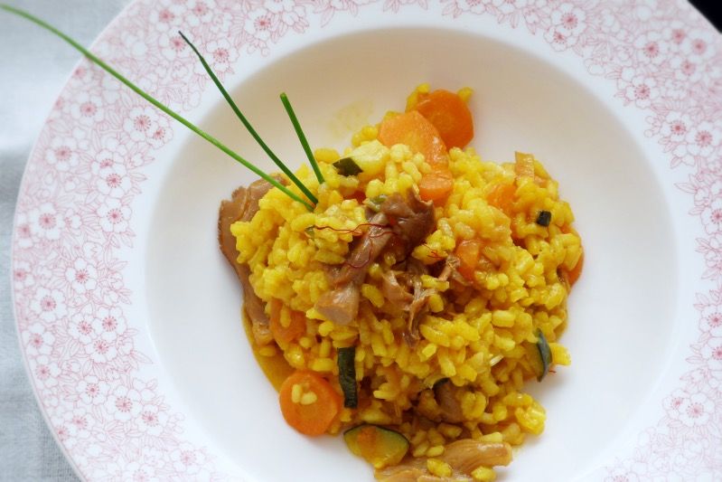ración de arroz meloso con verduras y setas