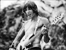 Roger Waters (Vocal/Baixo)