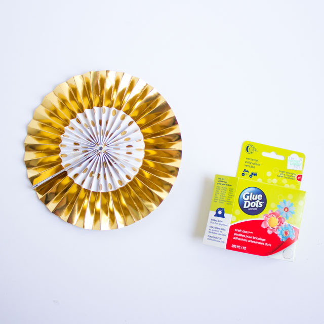 How to make a DIY giant ribbon banner with party fans How to make a DIY giant ribbon banner with party fans