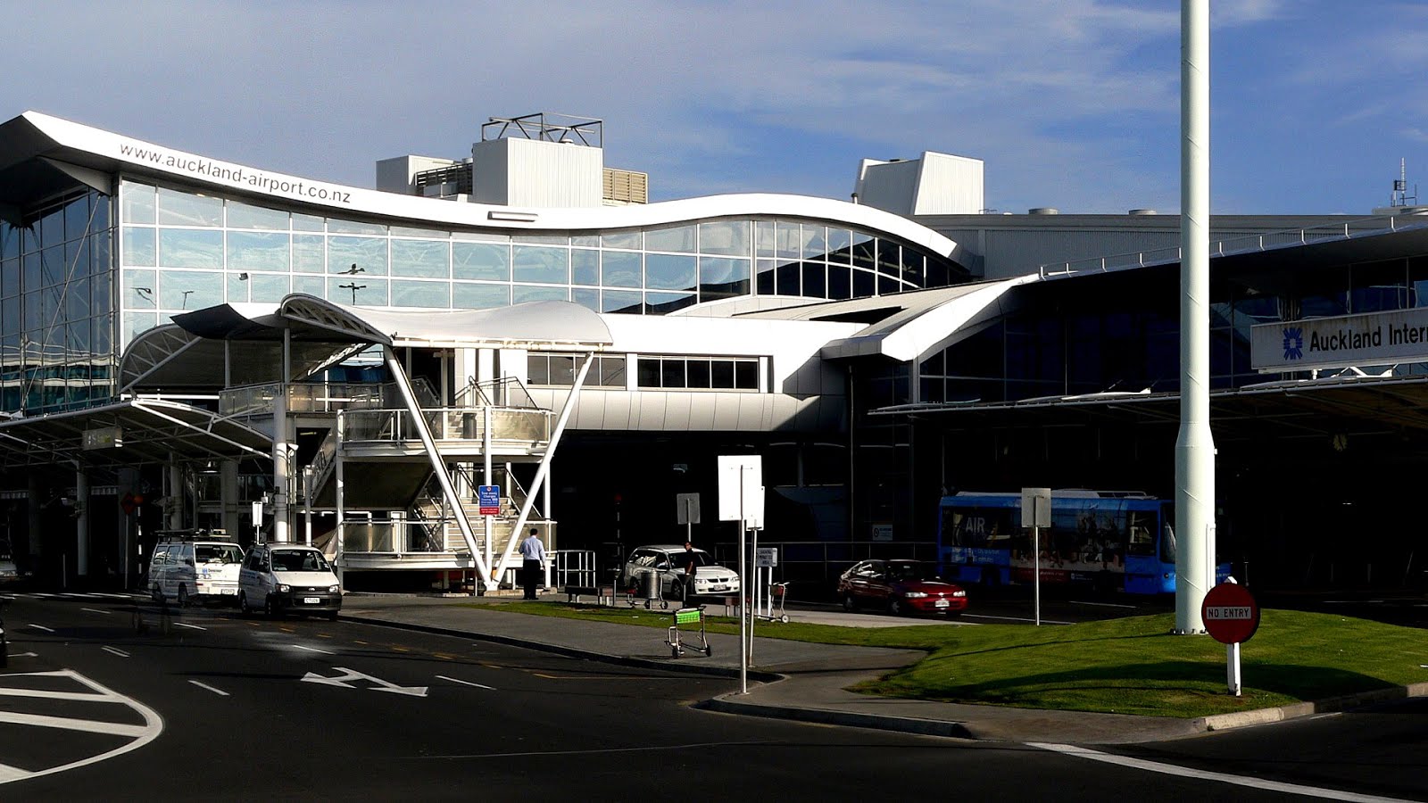 Car Hire From Auckland Airport - Trip to Airport