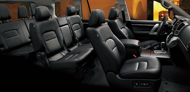Land Cruiser 200 có nội thất ghế da màu đen sang trọng Land Cruiser 200 có nội thất ghế da màu đen sang trọng