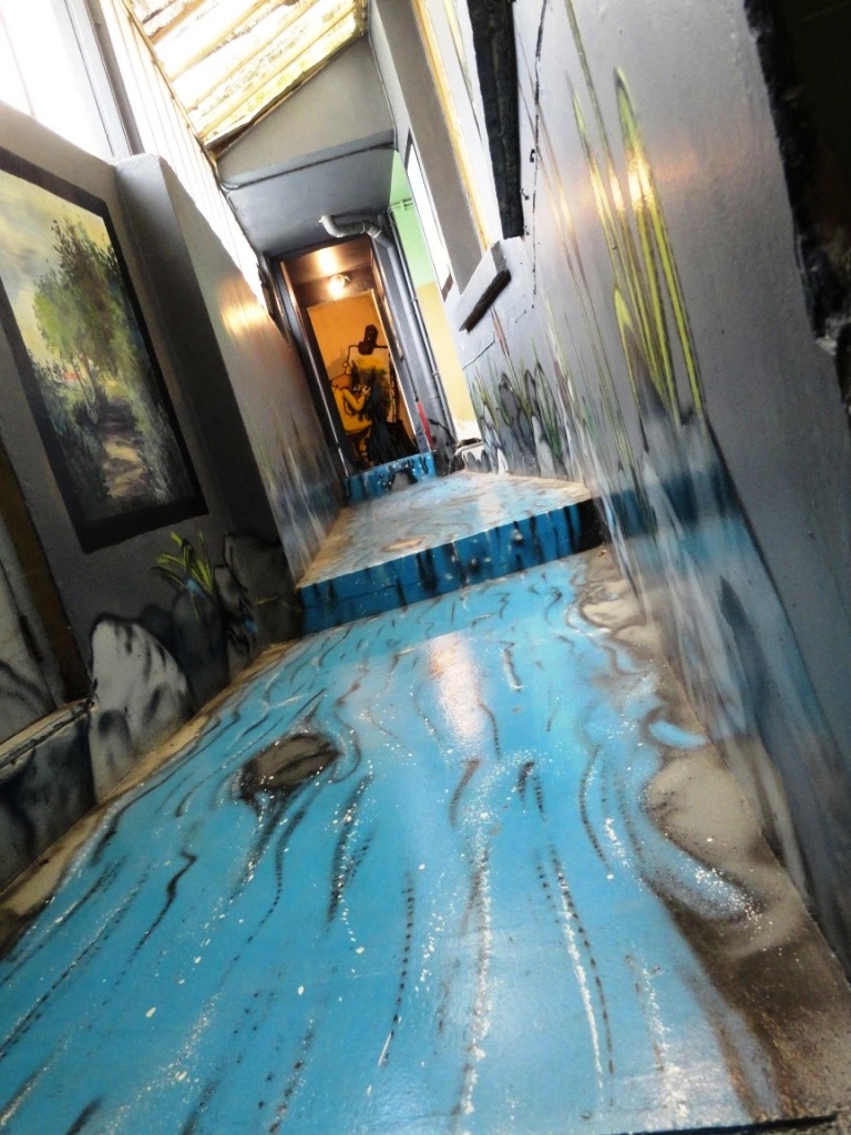 Expo crayons/créons à bruxelles graffiti on trains