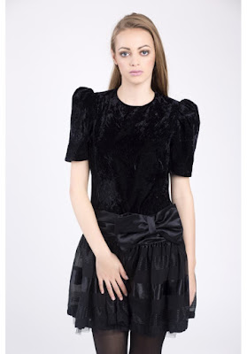 Sukienka vintage z czarnego weluru z kokardą black velvet dress retro vintage 80's fashion blog netstylistka