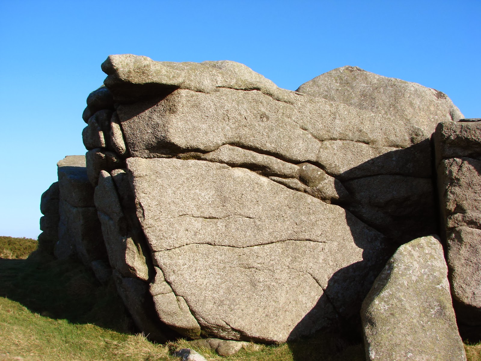 3 Callom Rocks The Three Rocks : Rocks: Pictures of Igneous, Metamorphic and ...