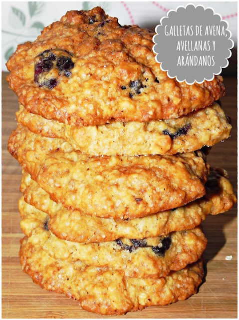 GALLETAS DE AVENA, AVELLANAS Y ARÁNDANOS GALLETAS DE AVENA, AVELLANAS Y ARÁNDANOS