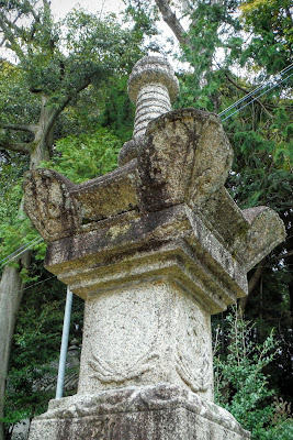宝篋印塔(下から見上げる) 宝篋印塔