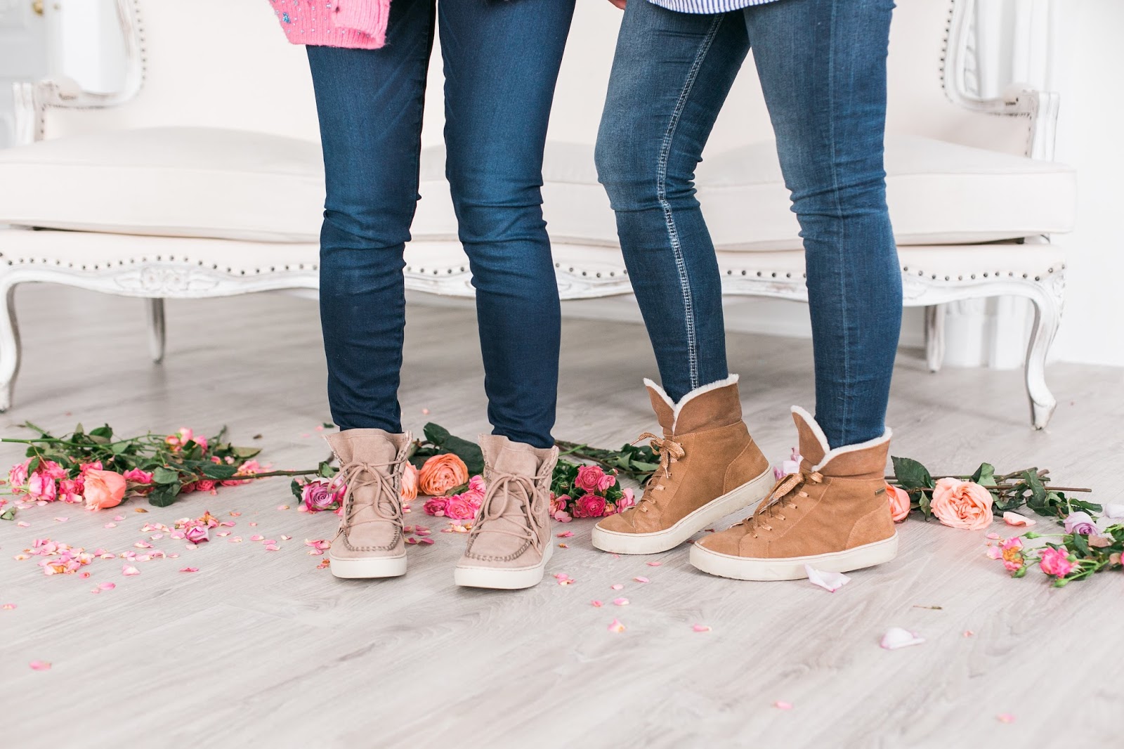Bijuleni | 2 Transitional Boots You Need For Spring | Sisters wearing matching pink cozy sweaters, skinny jeans and striped shirt. 