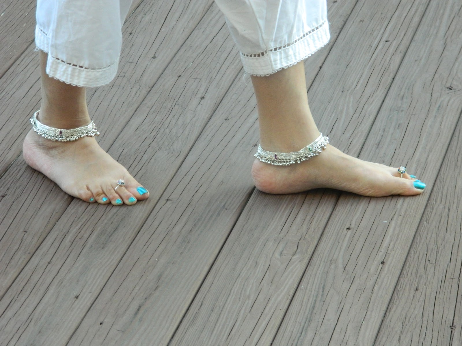Sat foot. Анклет на ногу. Indian feet. Indian Anklet feet. Barefoot Forever.