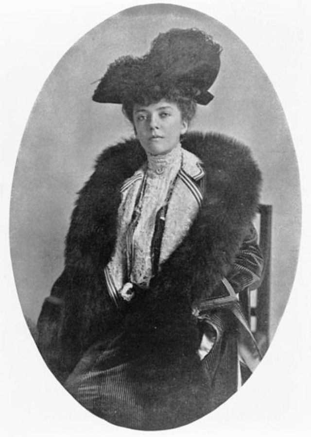 Check Out What Alice Lee Roosevelt Longworth Looked Like  in 1908 