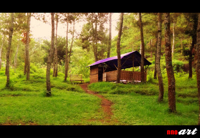 nnoart: Warung yang tidak digunakan di Bedengan Malang Pada foto terlihat sebuah warung yang pada saat pengambilan gambar sedang tidak digunakan, dan biasanya memang tidak digunakan.