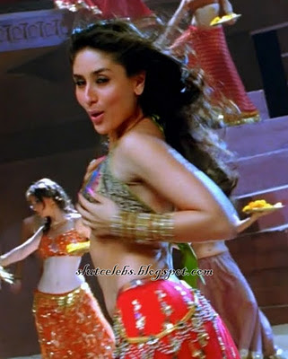 Kareena kapoor boob pressing images