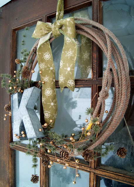 How to Make A Simple Winter Rope Wreath on farmhouse door