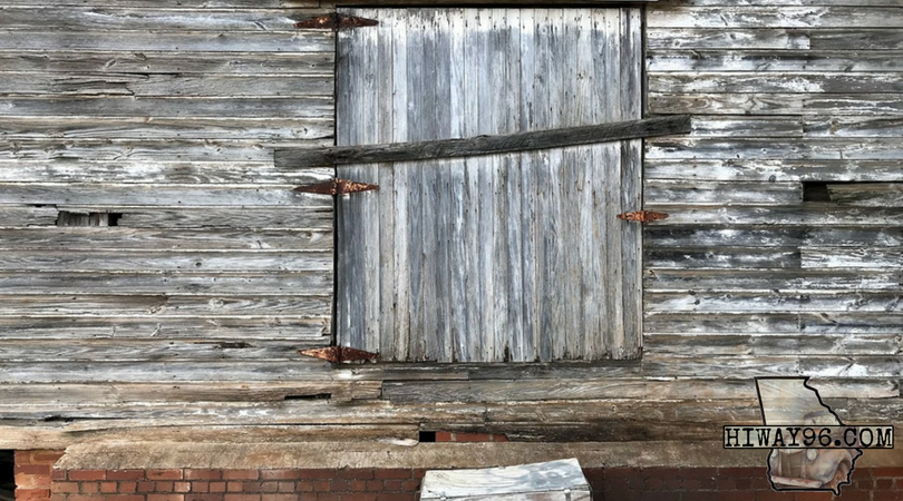 Old Rustic Barn on Hiway 96 SR96 Highway 96 Barn Door, just up from Lane Packing