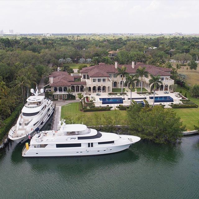 Luxuty Listings waterfront, florida, miami, mansion, megayachts