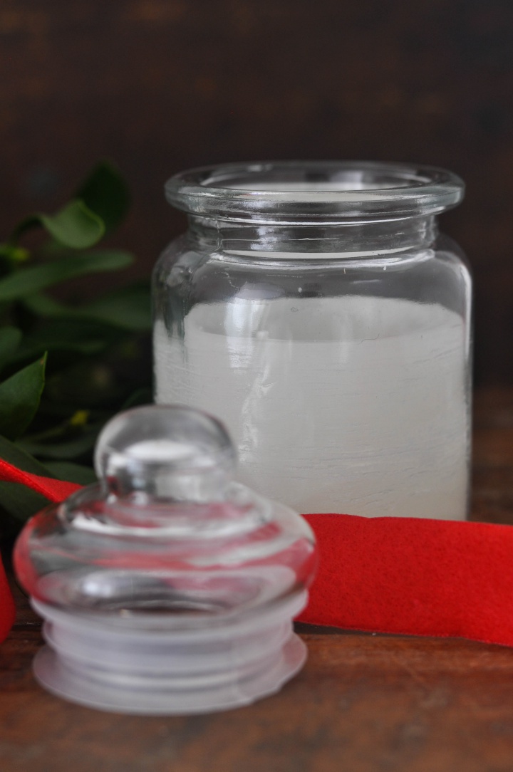 DIY Scented Candle, a quick and easy homemade gift