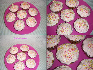 Cupcakes de vainilla con cobertura de queso